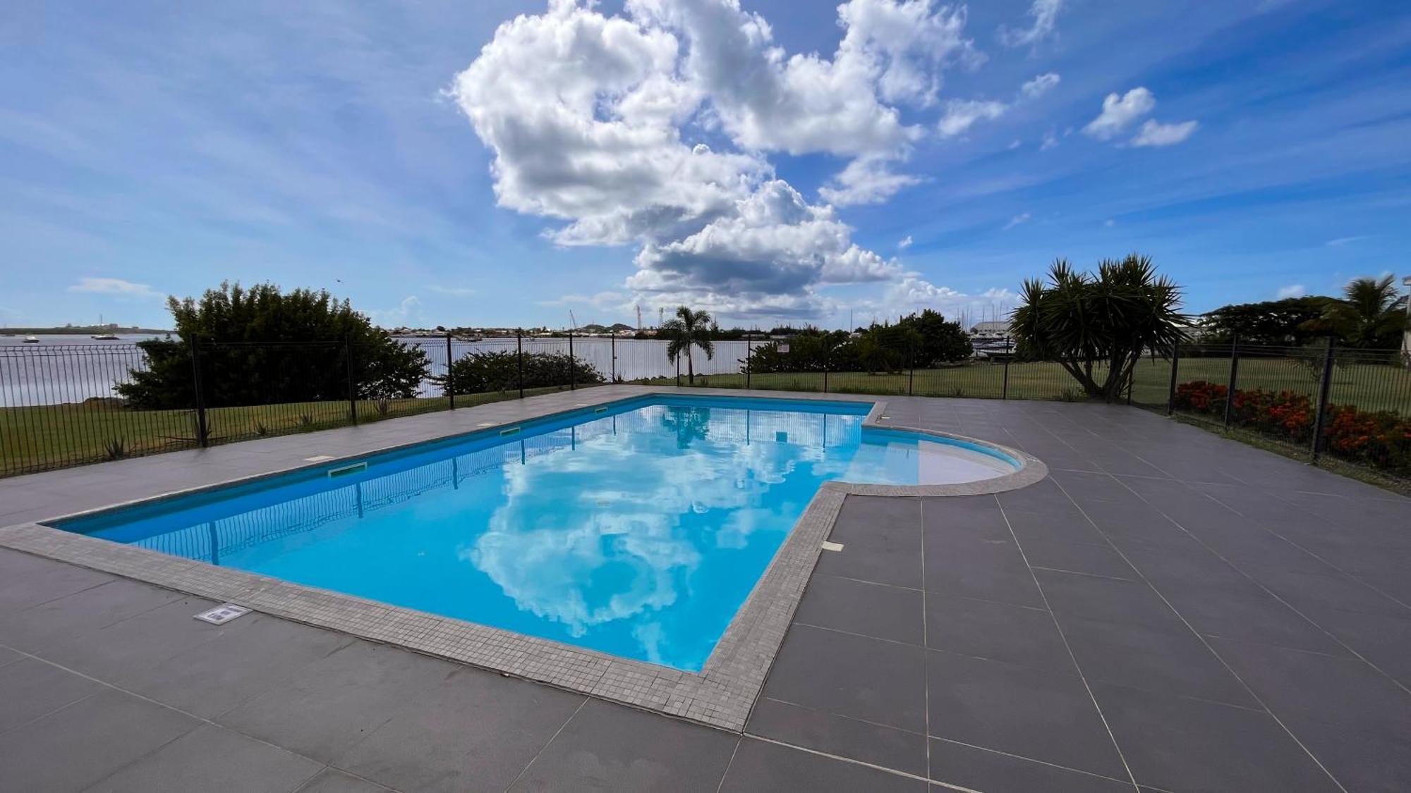 Le Sea-Breeze - Beau Studio Piscine Vue Lagon Marigot  Eksteriør bilde